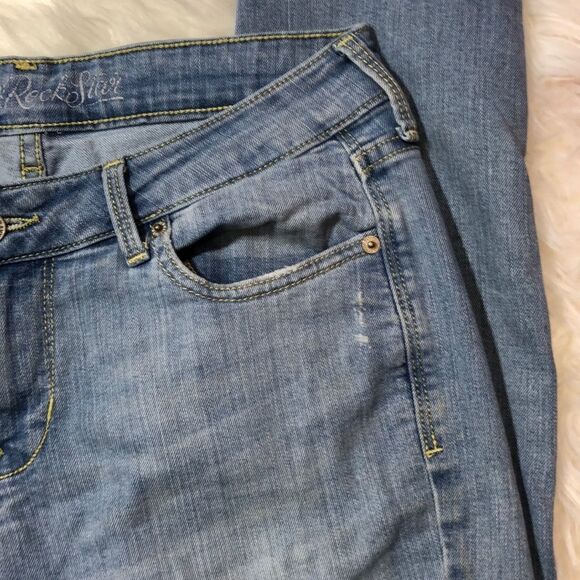 Old Navy Rock Star Distressed Light Wash Jeans 8 - Picture 8 of 16